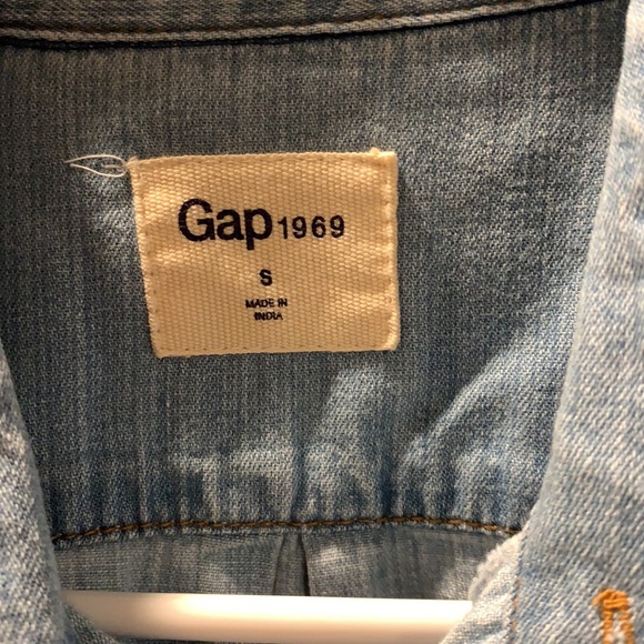 GAP boyfriend Denim button down long sleeve shirt - Picture 5 of 5